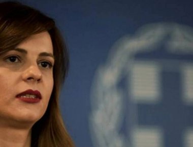 Αύξηση κατώτατου μισθού και ενίσχυση αυτών που έχασαν το Ε.Κ.Α.Σ προμηνύει η Ε. Αχτσιόγλου